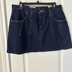 Levi’s Classic Dark Blue Denim Mini Skirt size 30 waist 100% Cotton NWT